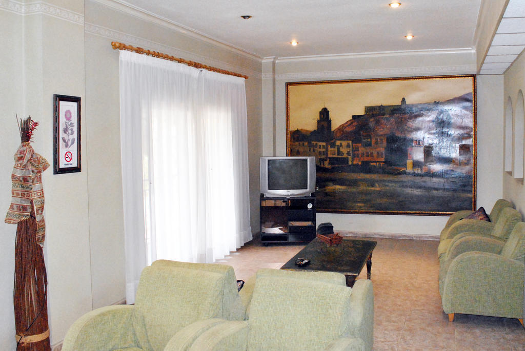 Hostal Rey Teodomiro Οριουέλα Εξωτερικό φωτογραφία
